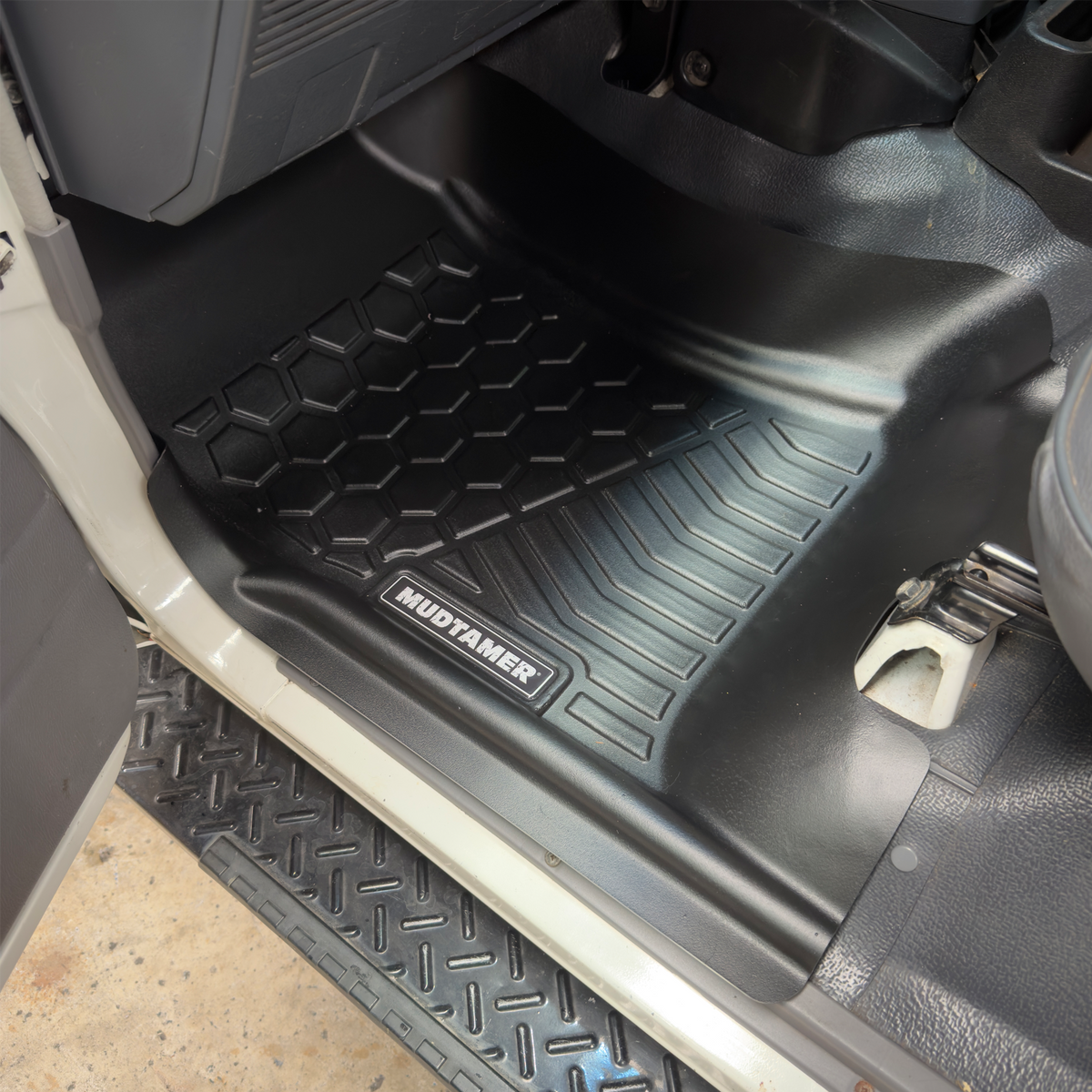Mudtamer Floor Mats Front Set For Toyota Landcruiser 78 Series 1999-2016 Twist-Lock Clip